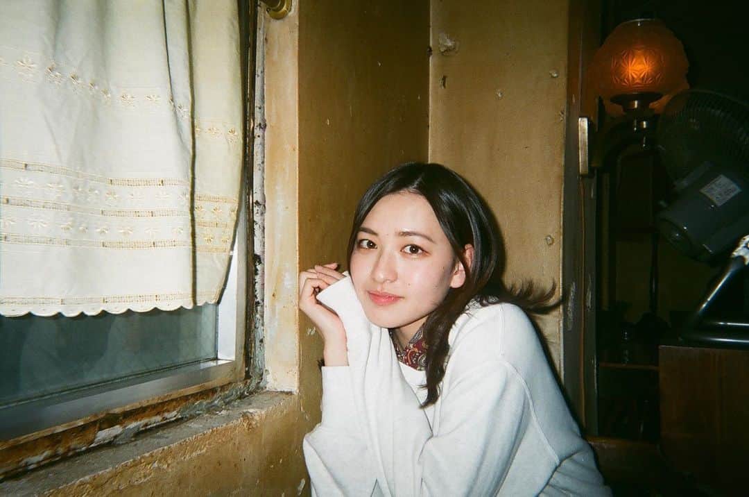 北村優衣さんのインスタグラム写真 - (北村優衣Instagram)「右手の萌え袖まで頑張れ私。 はい！可愛い顔して！って難しいことを言ってきた かこしゃん(@kakostagram7 )が撮ってくれました🤟らぶ🤟」2月4日 22時00分 - kitamura_y910