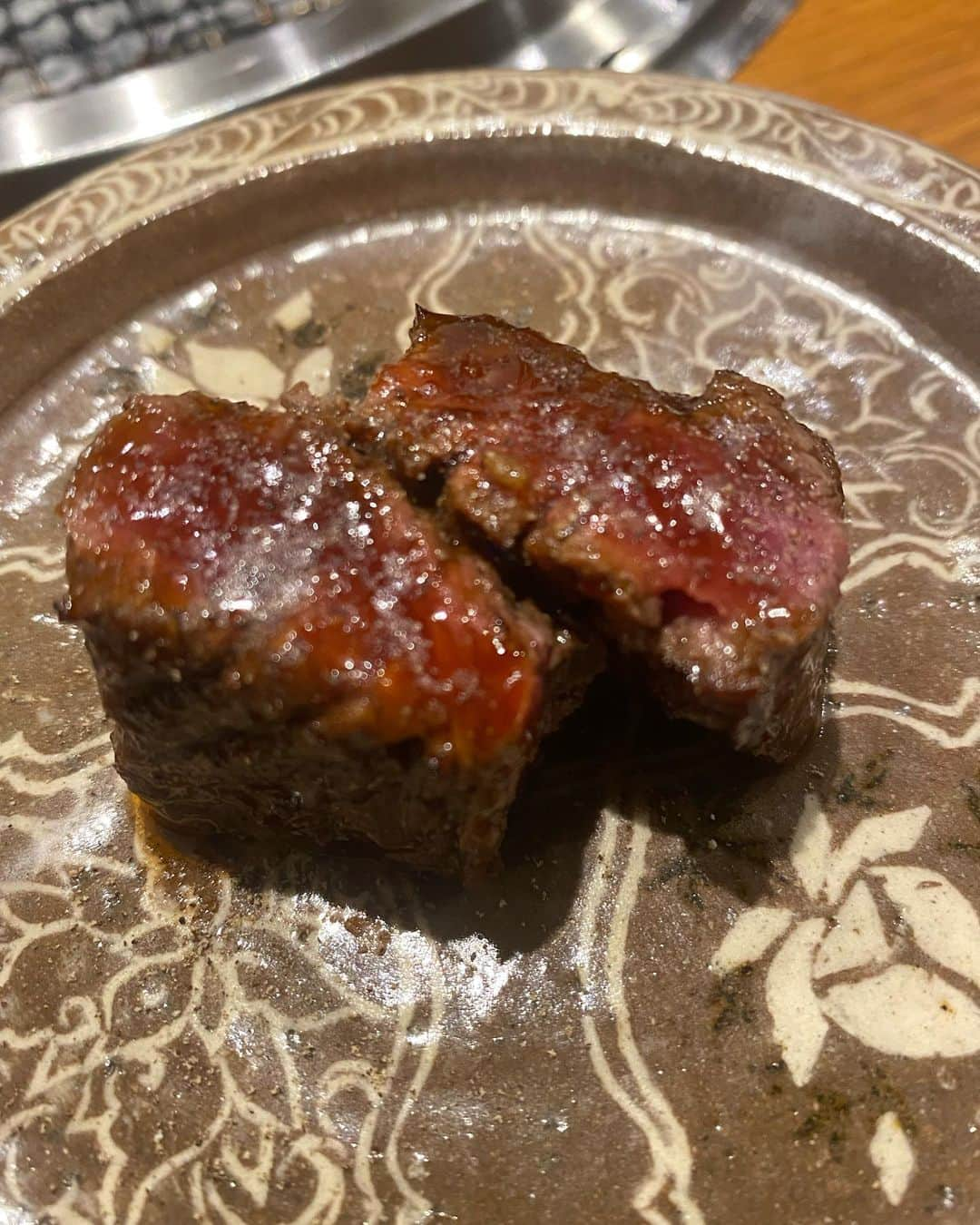 高嶋ちさ子さんのインスタグラム写真 - (高嶋ちさ子Instagram)「どうだ！ 肉だ！ 美味い肉だ！ 初っ端から意外性！ #誇味山 @nishiazabu.komiyama」2月4日 22時09分 - chisakotakashima