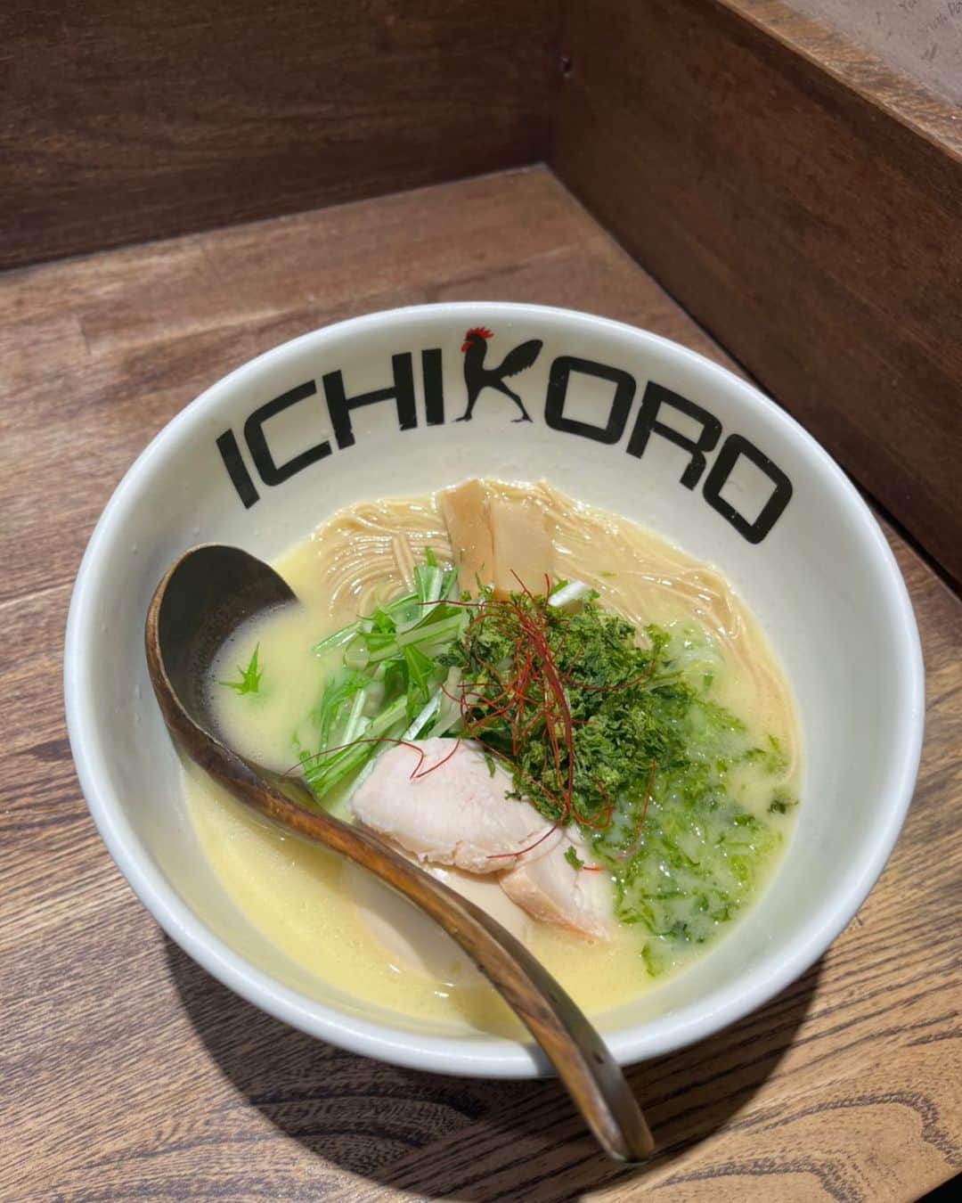 長谷川ジェニファーミラのグルメインスタ