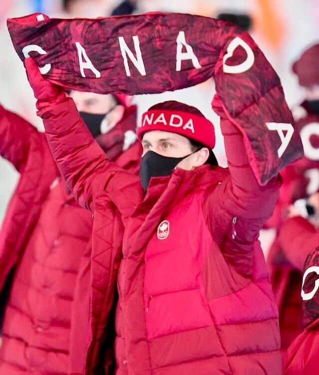 マイケル・マリナロのインスタグラム：「Just as memorable as the first 🇨🇦 . . . #teamcanada #olympics #bejing2022 #creatinghistory #ioc #china #skatecanada #skating #iceskate #openingceremony #beijing2022 #olympicgames #olympicgames2022 #winter #team #canada #olympic #red #lululemon」