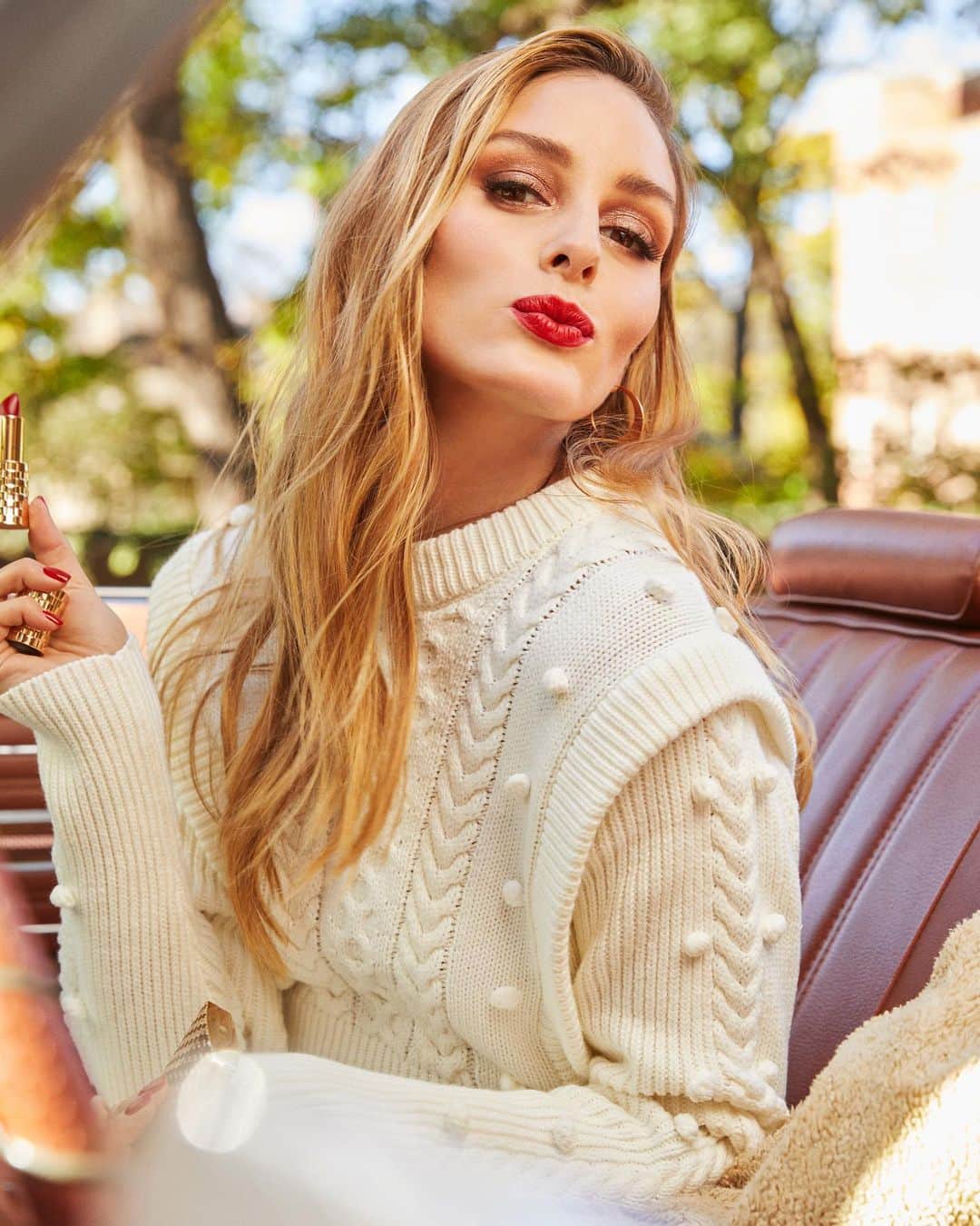 オリヴィア・パレルモのインスタグラム：「Did a fun thing and put together a Valentine’s Day gift guide of some recent favorites for you 💘💁🏼‍♀️ From fashion to beauty to interiors, tried to include something fabulous for any Valentine or Galentine 👩🏼‍❤️‍👨🏻 Check it out on the “Guides” tab of my profile and lmk what you think! 😘」