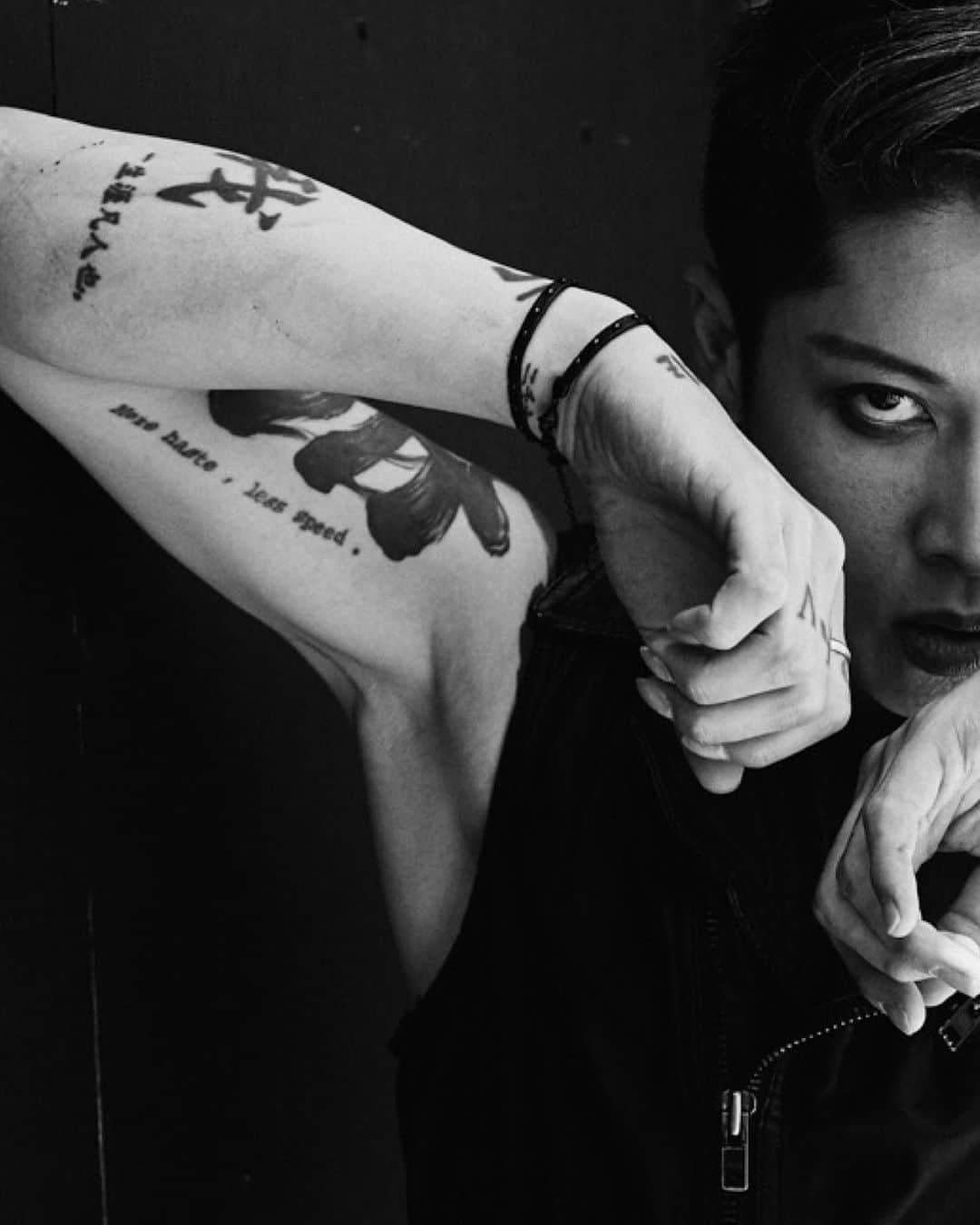 雅-MIYAVI-さんのインスタグラム写真 - (雅-MIYAVI-Instagram)「Following his iconic 1883 cover back in 2019, MIYAVI, the multi-talented guitarist, singer-songwriter, producer, and actor, has not slowed down at all. 1883 catches up with rock icon @miyavi_ishihara to chat about his new album Imaginary, what it was like to go on tour again, his role in @netflix’s Arcane, and more. // full feature at 1883magazine.com/MIYAVI // interview @kelseyjbarnes  photography @daniel  styling @sky_is_dlimit  grooming @annyk.makeup at @exclusiveartists using @randco  #miyavi #miyaviishihara #imaginary #arcane #netflix #pvris」2月5日 2時52分 - miyavi_ishihara