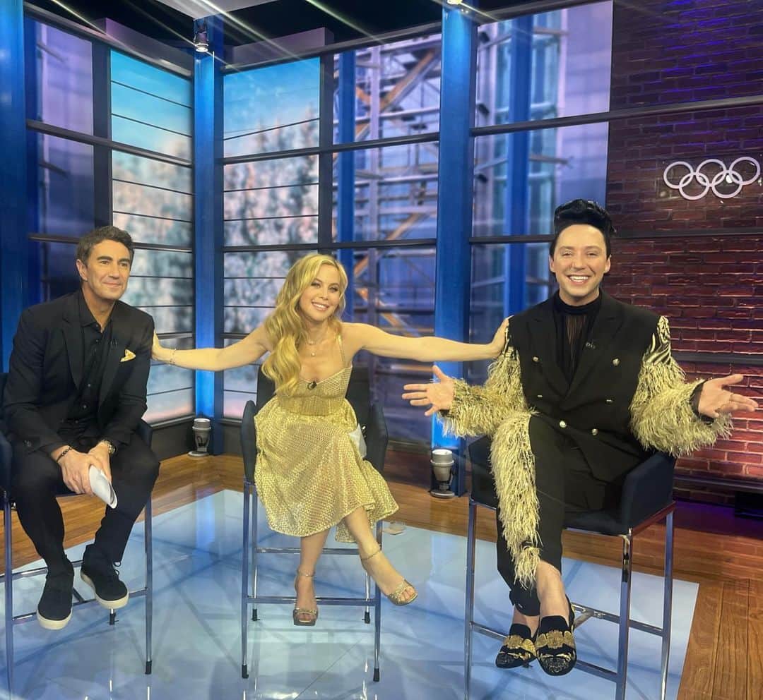タラ・リピンスキーのインスタグラム：「The Games have begun! We are baccckkk!   No better place than in the booth calling figure skating with my two guys. @johnnygweir @terrygannon83 @taraandjohnny @nbcolympics」
