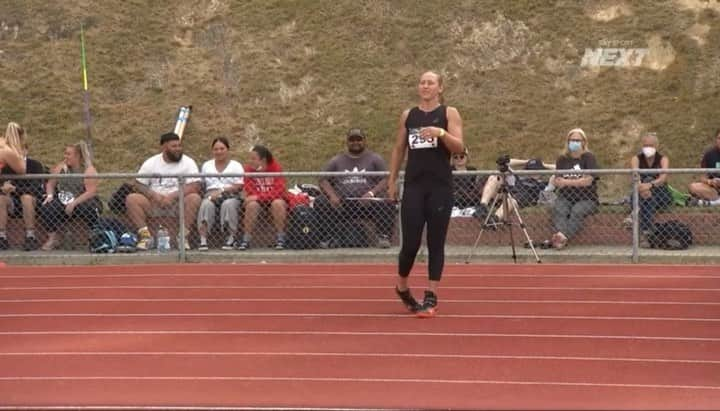 Tori Peetersのインスタグラム：「Capital Classic 💫  Took a while to find my rhythm, but there’s nothing like saving the best throw for last right?! It’s by no means tidy, but I’ll take it..   ✔️1st Place - 60.50m ✔️ Meet Record  ✔️ Extended NZ Resident Record   #poweredbypics #sportsfuelathlete #javelinthrower #rtb」