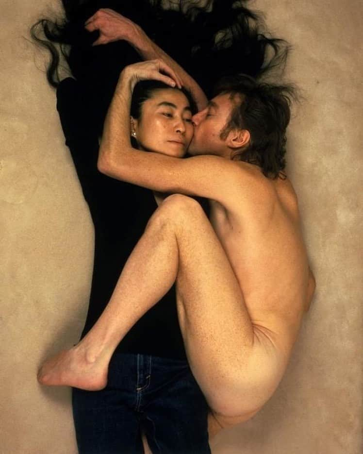 大森美希さんのインスタグラム写真 - (大森美希Instagram)「John Lennon and Yoko Ono, New York, NY, 1980, Photographed by Annie Leibovitz on the day Lennon was shot  ジョン・レノンとオノ・ヨーコ。アニー・リーボヴィッツ撮影。ジョン・レノンはこの撮影の数時間後に凶弾に倒れることとなる。  #johnandyoko #johnlennon #yokoono #annieleibovitz #poweroflove #annieleibovitzphotography #beatles #photography #todaysmood #mood #art #love #imagine #ジョンレノンとオノヨーコ #ジョンレノン #オノヨーコ #アニーリーボヴィッツ #スター #ビートルズ #イマジン #フォトグラフィー #アーティスト #アート #女流写真家 #ムード #今日のムード #愛ある世界」2月5日 20時11分 - mikiomori_