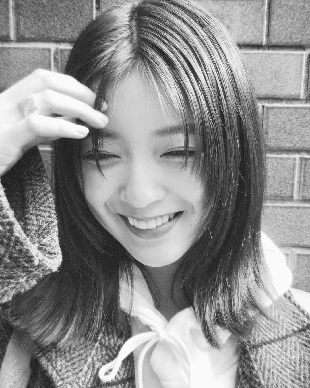工藤美桜さんのインスタグラム写真 - (工藤美桜Instagram)「たまにはモノクロ #前髪伸びてきたね」2月5日 18時38分 - mmio_kudo