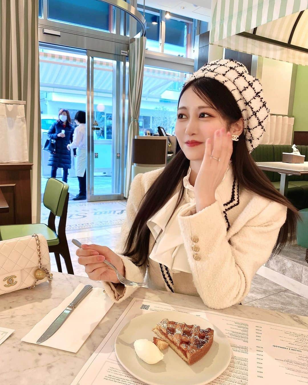 kieさんのインスタグラム写真 - (kieInstagram)「🧁🤨💗  #linastores #chanel #表参道カフェ」2月5日 19時45分 - _j_chu_