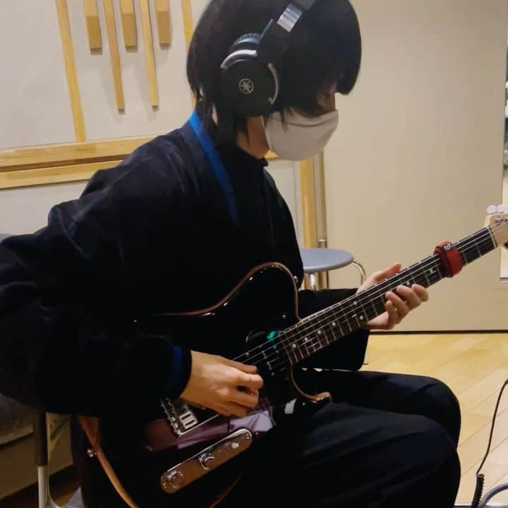 Ken Matsuzakiのインスタグラム：「2/4  #guitar #guitarsolo #guitarplayer #guitarsolos #guitarlicks #guitarlick #guitarworld  #guitarplayers #guitarsolos  #guitarhero #guitarvideo  #guitarmusic #guitarplaying #talentedmusicians」