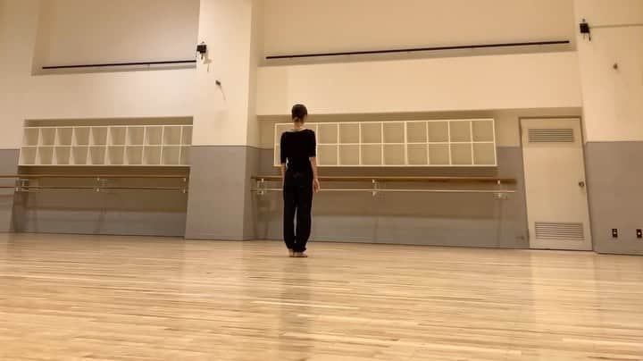 飯島望未のインスタグラム：「先日出演させて頂いた @creators_space.ntv の為にレイさん @rewatan が振り付けてくださいました。 ものの10分でできたこのソロ。 タイトルは “Here now”  難しいし わたしの踊りはまだまだな出来ですが またどこかで踊れたらいいなぁ。 ☺️ レイさんありがとうございました。  そしてクリエイターズスペースの皆様、ありがとうございました。」