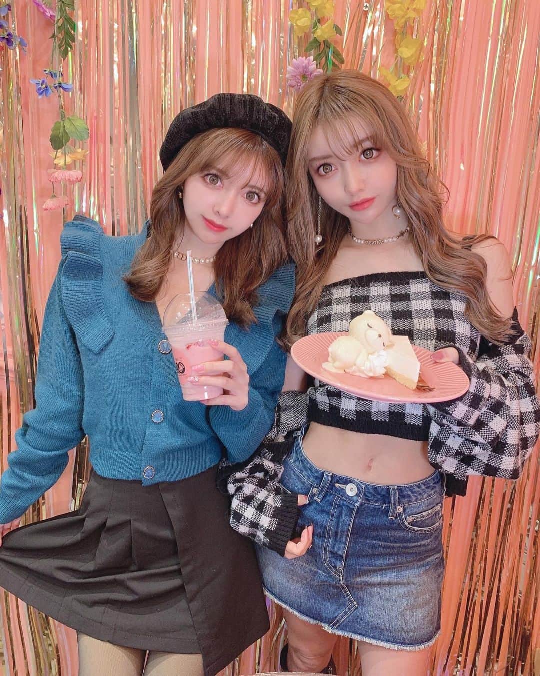 吉川ちかさんのインスタグラム写真 - (吉川ちかInstagram)「ちえさんとカフェした時の！ 好きなミュージックが流せるから 楽しいよっ🥺💓 この日着ているお洋服はグレイル！ 安カワコーデ好きです。笑  #カフェ#カフェ好きな人と繋がりたい #新大久保グルメ#新大久保カフェ#双子#ちえちか#新大久保ランチ」2月5日 14時00分 - yoshikawachika_1116