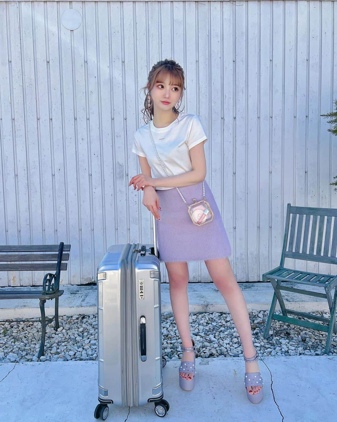 中山恵美生さんのインスタグラム写真 - (中山恵美生Instagram)「パステルカラーで春準備🌷🐝…  シャギーカーディガン&スカート ついに来週発売です💓  これはスカートの着回しコーデ🧚‍♀️  ショート丈Tシャツ合わせて カジュアルにしてみたよ💓  どんな風に撮影するか ストーリーでみんなに意見もらって かなり参考にさせてもらった☺️✨  いつもありがとう🌷💓  エムエメ春も最高に可愛い😔💓！！  #mmeeme #エムミーエメ #エムエメ」2月5日 14時46分 - emiu0624