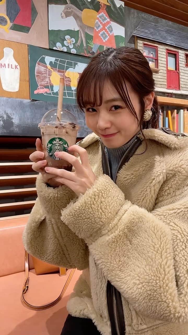 杉浦みずきのインスタグラム：「スタバのバレンタイン限定、トリプル生チョコレートフラペチーノがチョコ好きにはたまらないのよ〜😍🍫 2月14日までらしいよ！ （勝手に宣伝笑笑） ・ ・ ・ #スタバ #スタバ新作 #フラペチーノ #生チョコ #スターバックス  #starbucks #東京カフェ」