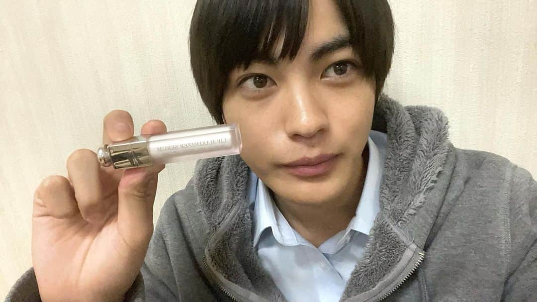 神尾楓珠のインスタグラム：「リップはベタつくのが苦手で 今まであまりつけてこなかったけど これならその悪い習慣も直せそうな気がする！  #dioraddict  #リップマキシマイザーセラム」