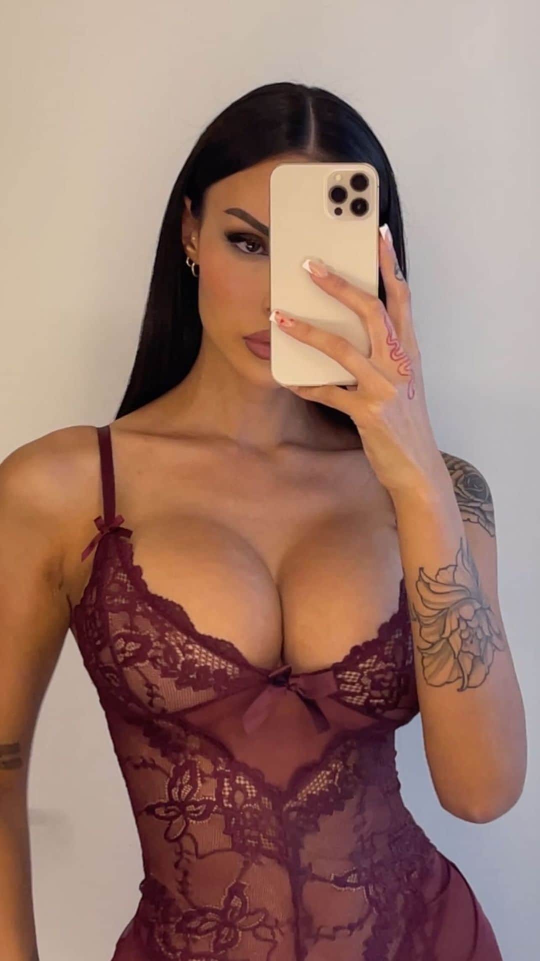 ANNELESE MILTONのインスタグラム：「@fashionnova Be my Valentine 💌 fashionnovapartner」