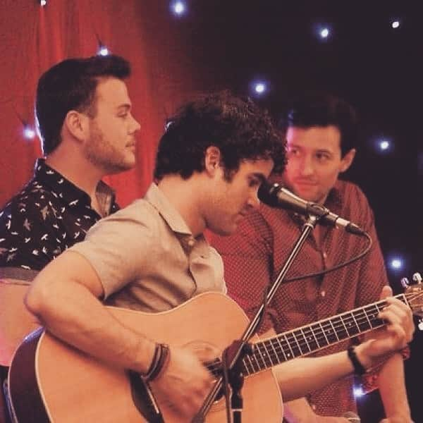 ドミニク・バーンズのインスタグラム：「It’s this dude’s birthday today! I’m sure none of you knew… 😏 Go show him some love! Happy Birthday @darrencriss. Miss ya brother ♥️🥳🤗」