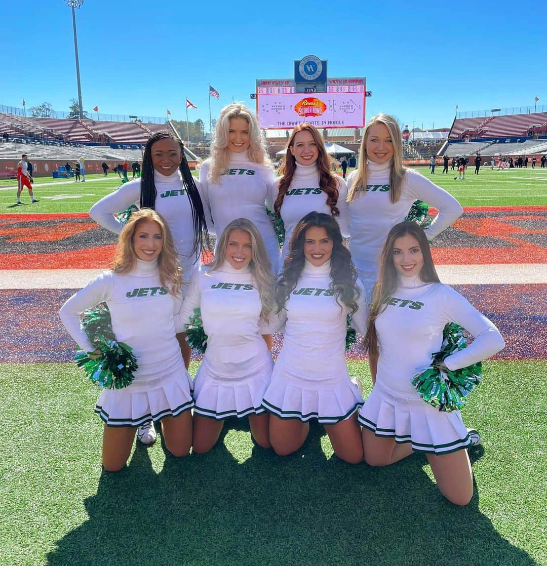 Jets Flight Crewさんのインスタグラム写真 - (Jets Flight CrewInstagram)「It’s GAMEDAY in Mobile! So excited to be here to cheer on the National Team! 🏈」2月6日 5時14分 - jetsflightcrew