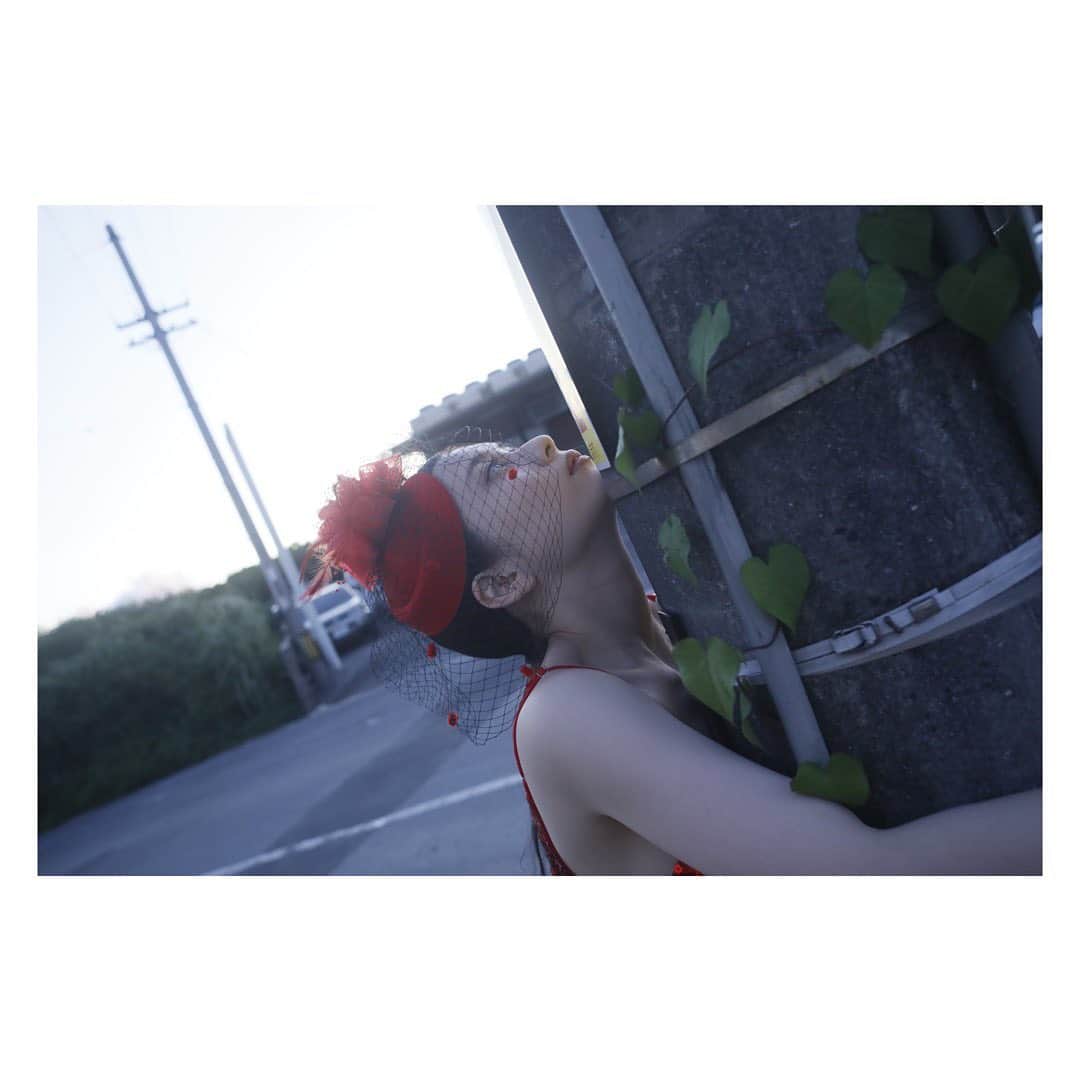 大久保桜子さんのインスタグラム写真 - (大久保桜子Instagram)「緑のハートたくさん。 写真集の思い出⑩ #greenheart」2月5日 20時57分 - sakurako.official