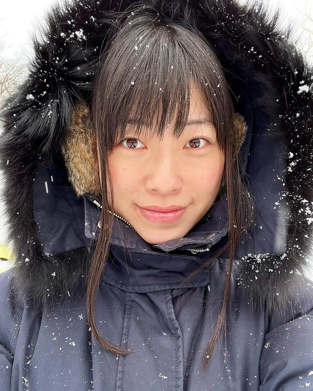 小田飛鳥のインスタグラム：「親友が日帰りで秘湯温泉に連れて行ってくれました☺︎♨︎ #秘湯温泉 #温泉 #hotsprings #つらら#icicles #猫 #cat #控え目に言って最高 #エスキモー #eskimo ??」