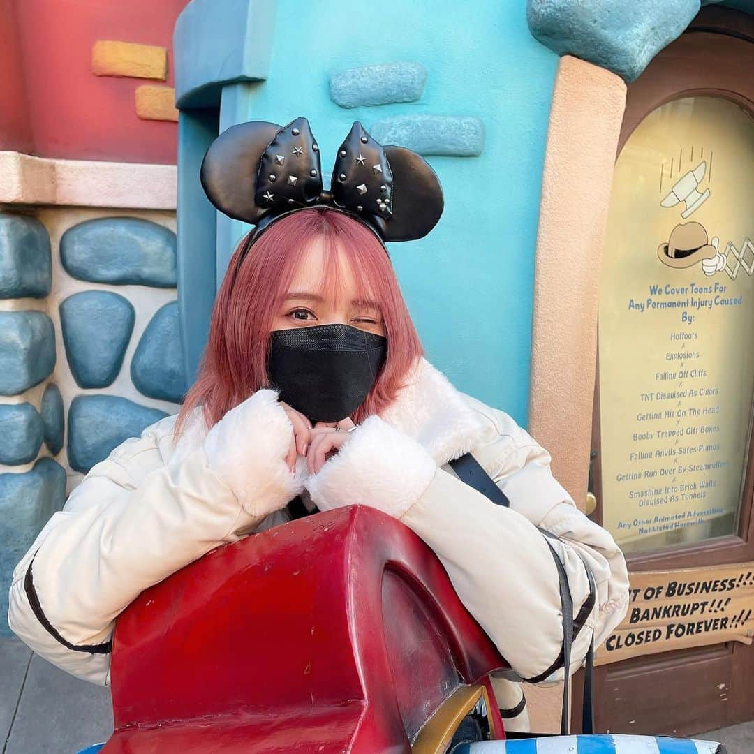 加藤愛永のインスタグラム：「すっかり忘れてたディズニー投稿🐹 . . #ディズニーランド #disney #ウルフカット #ハイトーン」