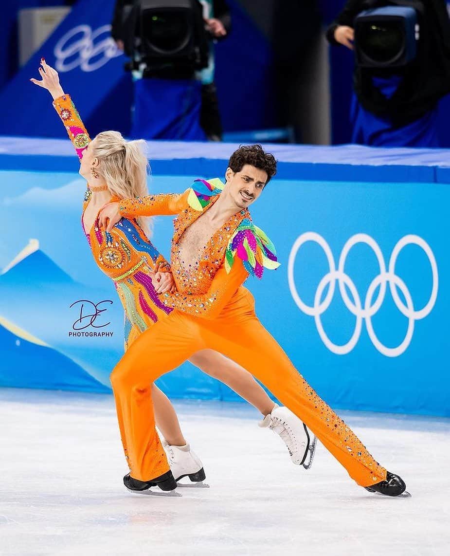 ポール・ポワリエのインスタグラム：「back again on that Olympic ice 💙💛🖤💚❤️ • 📸: @danielleearlphotography」