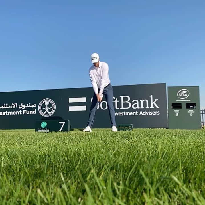 ビクトル・ペレズのインスタグラム：「One more day to make up ground at @saudiintlgolf Let’s go!!」