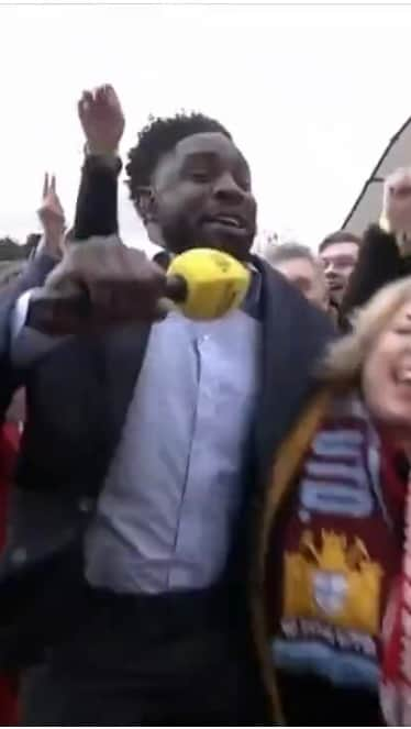 マイカ・リチャーズのインスタグラム：「Made a few new friends today @khfcofficial!!!  What an absolute credit they are to The National League North. Ran @westham so close! Loved being part of the FA Cup coverage on @bbcsport today.  Everyone together now… Kiddy are Massive everywhere we goooooooooooooo 🤣🤣🤣  #facup #bbcsport #kidderminsterharriers」