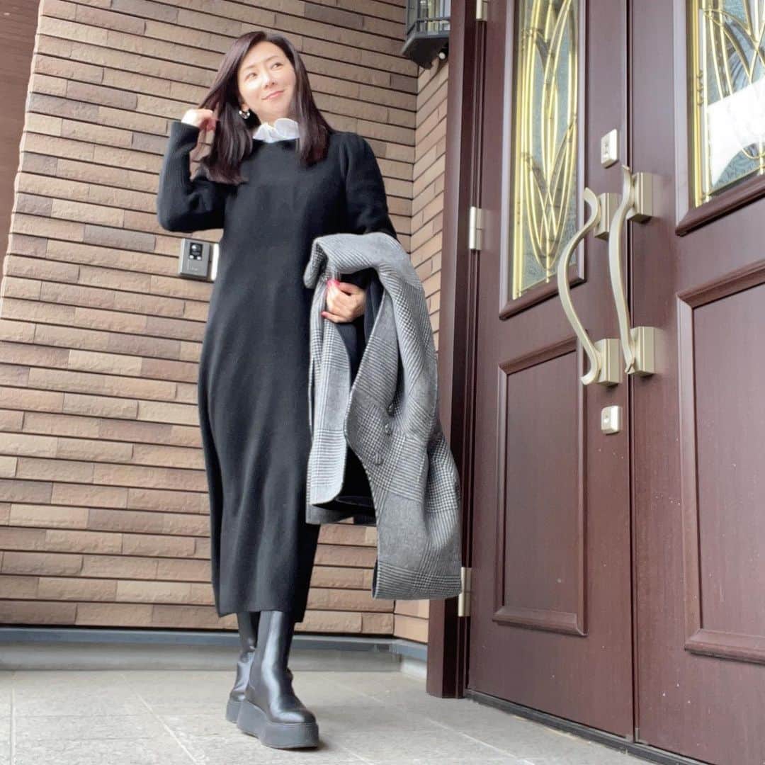 水谷雅子さんのインスタグラム写真 - (水谷雅子Instagram)「昨日のコーデ♪ コメントでどちらのものですか？とありましたので紹介しますね！📸😉💖 ⭐️ブラウスはKENZO ⭐️ニットワンピースはスナイデルです。 以前紹介したフリルベストワンピース。 ベストなしで着ています。😉 ⭐️コートはFRAY I.D ⭐️ショートブーツはZARA #コーデ#ファッション  #お洒落さんと繋がりたい  #ブラウス#kenzo  #ニットワンピース#スナイデル #コート#フレイアイディー  #プーツ#zara #水谷雅子#水谷雅子beautybook50の私  #水谷雅子の美容の秘訣シリーズ」2月6日 13時32分 - mizutanimasako