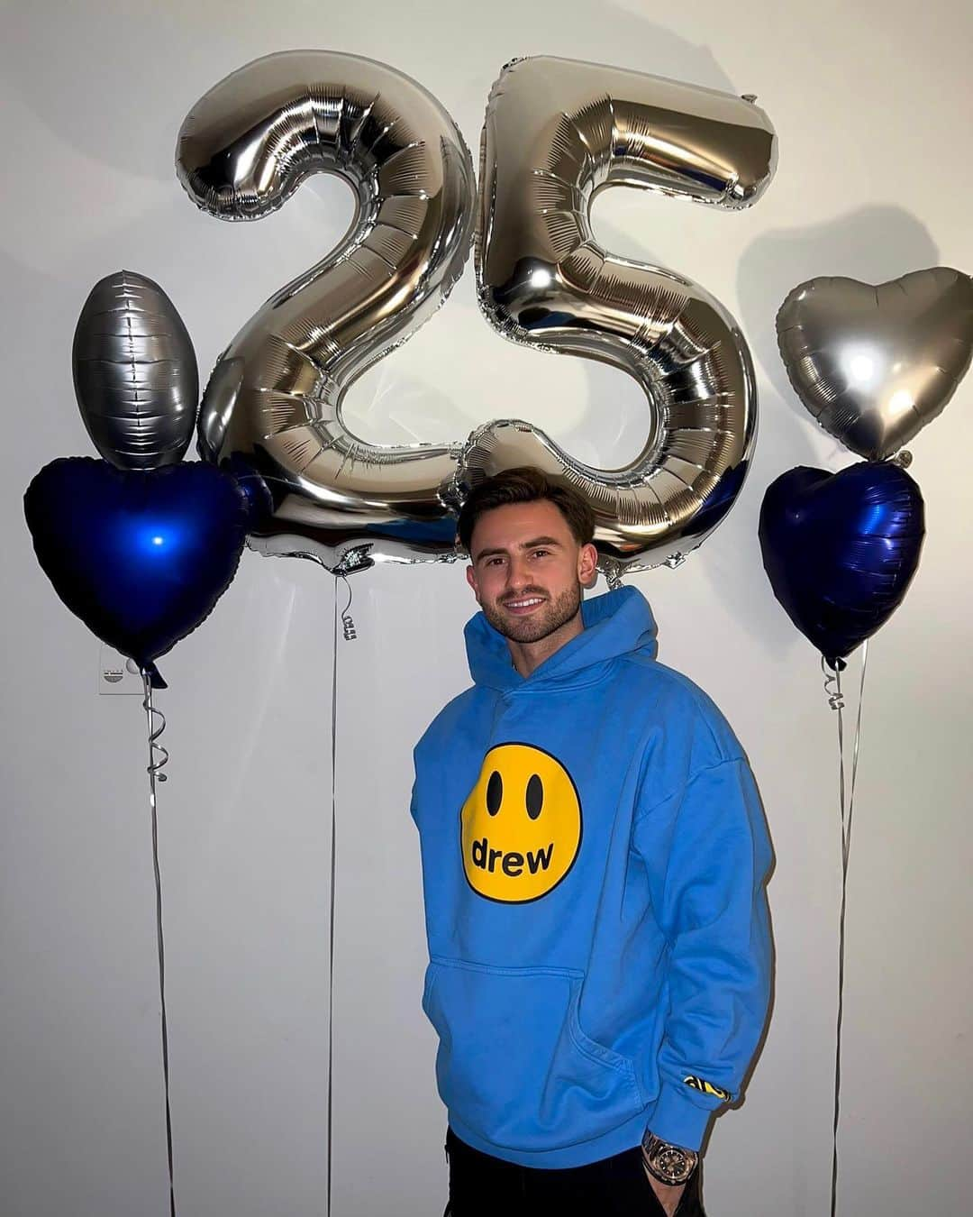 パトリック・ロバーツさんのインスタグラム写真 - (パトリック・ロバーツInstagram)「25 😄🎈  Thank you for all the birthday messages ❤️」2月6日 8時40分 - patrick_roberts