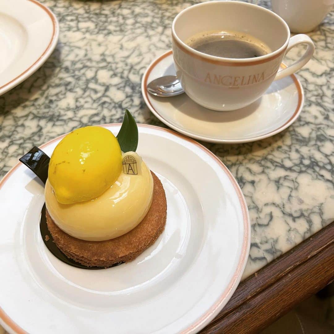 岩間恵のインスタグラム：「🍋☕️  アンジェリーナのレモンタルト 美味しかったなぁまた食べたい  良い日曜日を✌️💗」