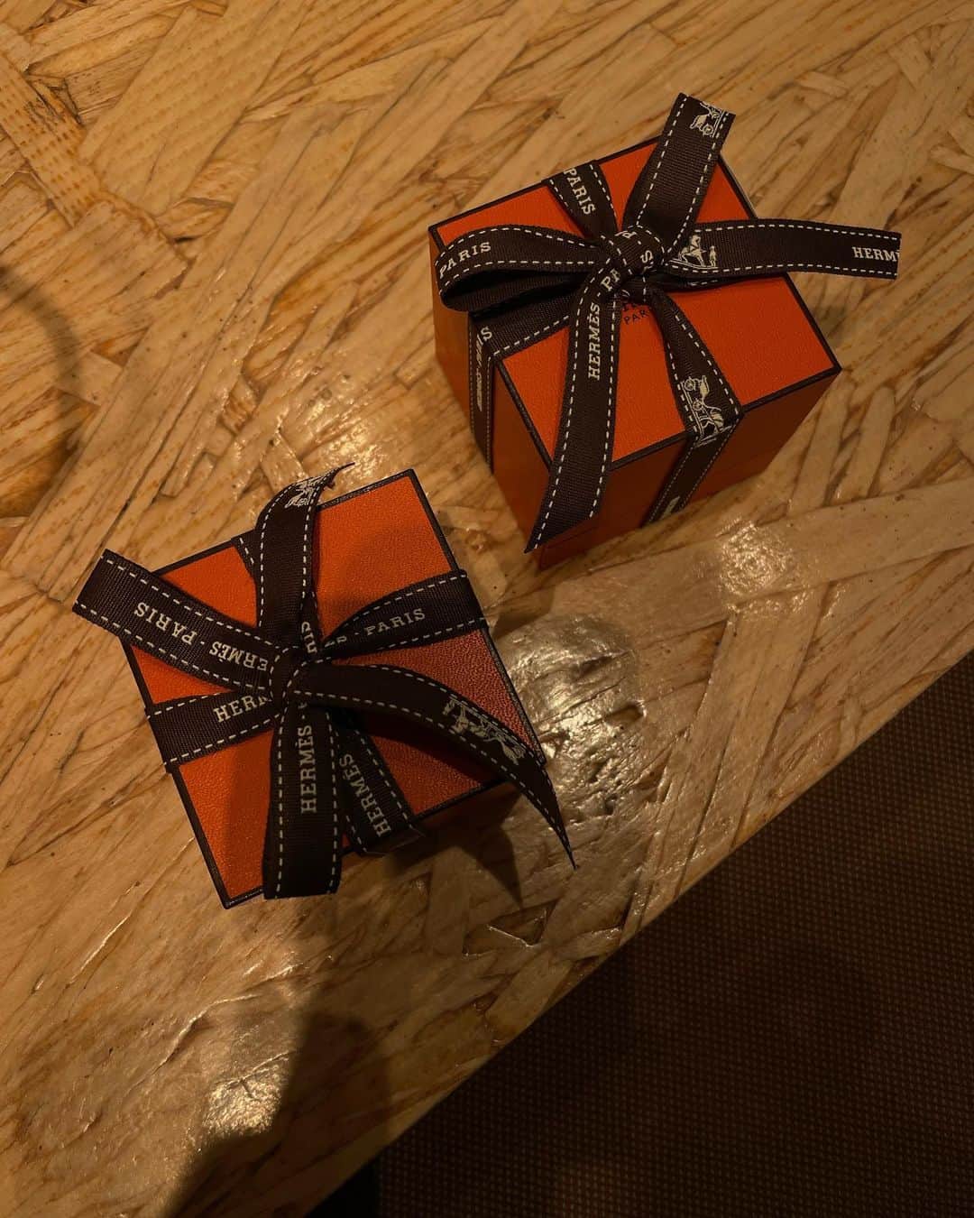 正中雅子のインスタグラム：「🍊🧡  そーいえば、忘れてた事に結婚記念日きた💍  親友みたいな夫、これからも自分達の人生を共に楽しんでゆこうね💃🕺  #hermes」