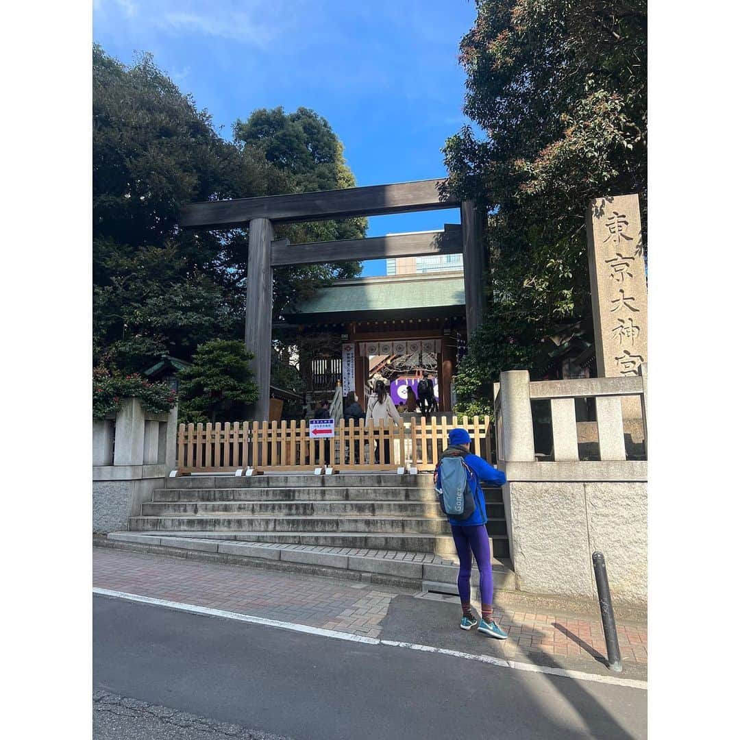 倉咲奈央のインスタグラム：「新年のご挨拶に東京大神宮に行ってきた⛩  伊勢神宮の分家である東京大神宮の御神酒も白鷹なので、 神社の手前にあるお店の ありおりはべりいまそかりさんで御神酒と絵馬煎餅も奉納してきたよ🥰  絵馬煎餅は、恋愛成就、合格祈願、悪縁の3種類！ 恋愛成就はキャラクター2種類あるのでオススメです！！  「ありおりはべりいまそかり」さんで奉納品セットを購入して東京大神宮に参拝&祈祷しに行こう⛩✨ 神社もお店も感染症対策きちんとしていたので安心です😎  @ariorishop #東京大神宮 #絵馬煎餅 #お神酒 #参拝 #縁結び #ありおりはべりいまそかり #東京パワースポット」