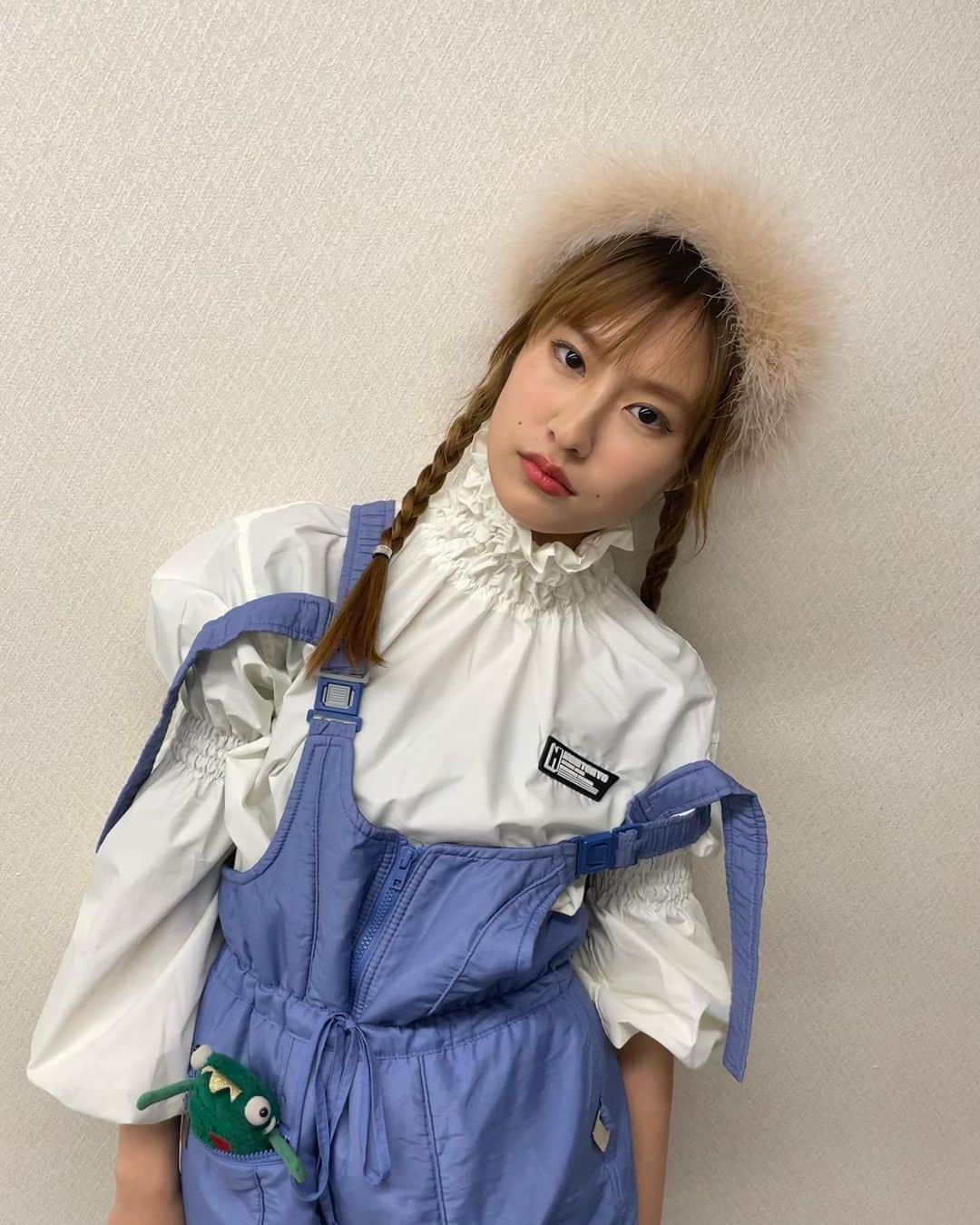 のインスタグラム：「昨日の #恒私服 🗿🪁  tops @nontokyo_official  jumpsuit @itimi.jp  Headband @shinjuku_okadaya 自分で作った🌨 boots @drmartens_japan」