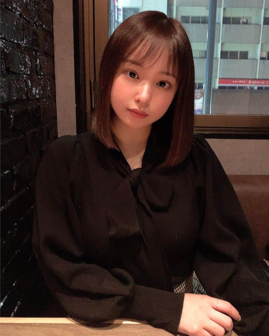 のインスタグラム：「. お世話になっている方がオープンされた六本木にある焼肉「あじゅうた」さんへ☺︎  焼肉大好きだから久しぶりに食べてとろけた…🤤 最近食べれてなかったからなぁ…  タンがおすすめ👅  #焼肉あじゅうた  #六本木」