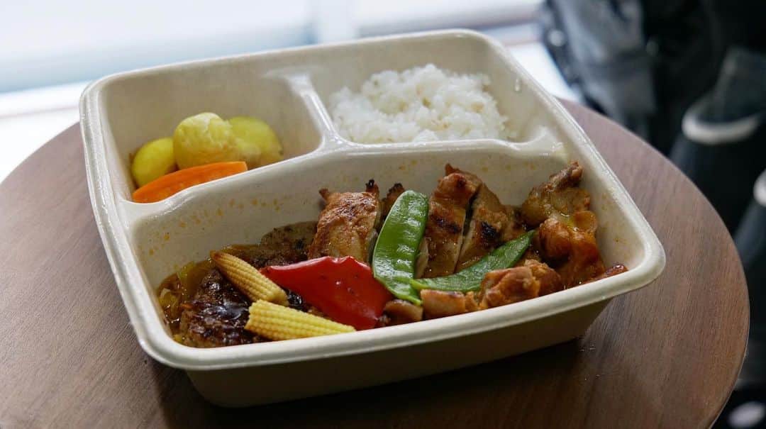 立野在のインスタグラム：「筋肉食堂さまより筋肉食堂DELIで販売中の  【ゴールドジム×筋肉食堂】バルクアップ3食セット  をご提供頂きました！  ゴールドジムとのコラボ商品は今月末までの期間限定販売となっております。ダイエット3食セットもご用意されているそうなので、是非下記URLからチェックしてみてください。  #筋肉食堂 #筋肉食堂deli #goldgym #ゴールドジム   https://kinnikushokudo-ec.jp/pages/goldsgym2022」