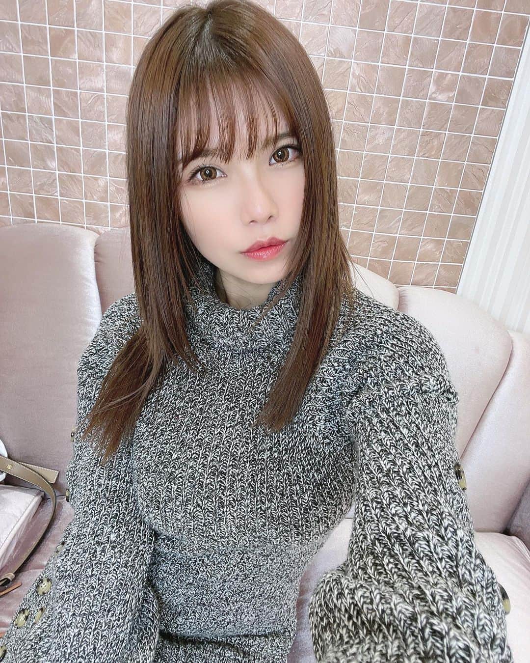 プラネットオシリスのインスタグラム：「. まりこ先生( @dr.marikoinoue)が新宿に #BELINDACLINIC をオープンしたので行ってきました🌟 . 今回はBELINDAリフト✨ まりこ先生にリフトアップをしてもらうのは2回目なのですが効果抜群でとても信頼してます🥰💕 いつも丁寧にお悩みも聞いてくれて安心です☺️ . 院内はキラキラで高級感があってテンション上がります🤩 スタッフのみなさんもとても優しくてリラックスして美容デー過ごせました🥰 私のインスタ見たでお得になるみたいなのでお悩みがある方は無料カウンセリング行ってみてね🌟 . #BELINDACLINIC#ベリンダクリニック#まりこ先生#井上真梨子#美容外科#女医#まりこ先生の二重術#まりこ先生のバストアップ術#糸リフト#BELINDAリフト#リフトアップ#小顔」