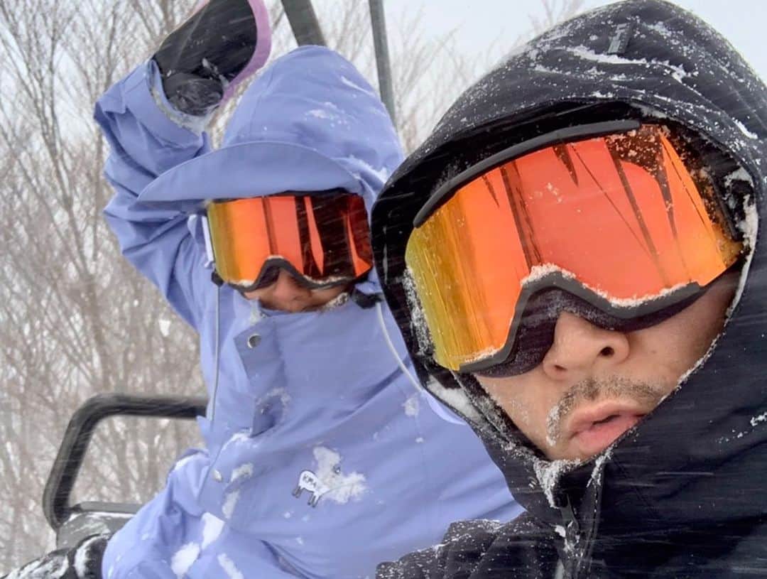 HARUKO（真木明子）さんのインスタグラム写真 - (HARUKO（真木明子）Instagram)「@miwanakabayashi とゲレンデへ❤️ ウェアを買い直すところから始まり 8年ぶりですが 8本乗って大満足❤️  大吹雪のなか 頑張りました❤️」2月6日 22時49分 - haruko227