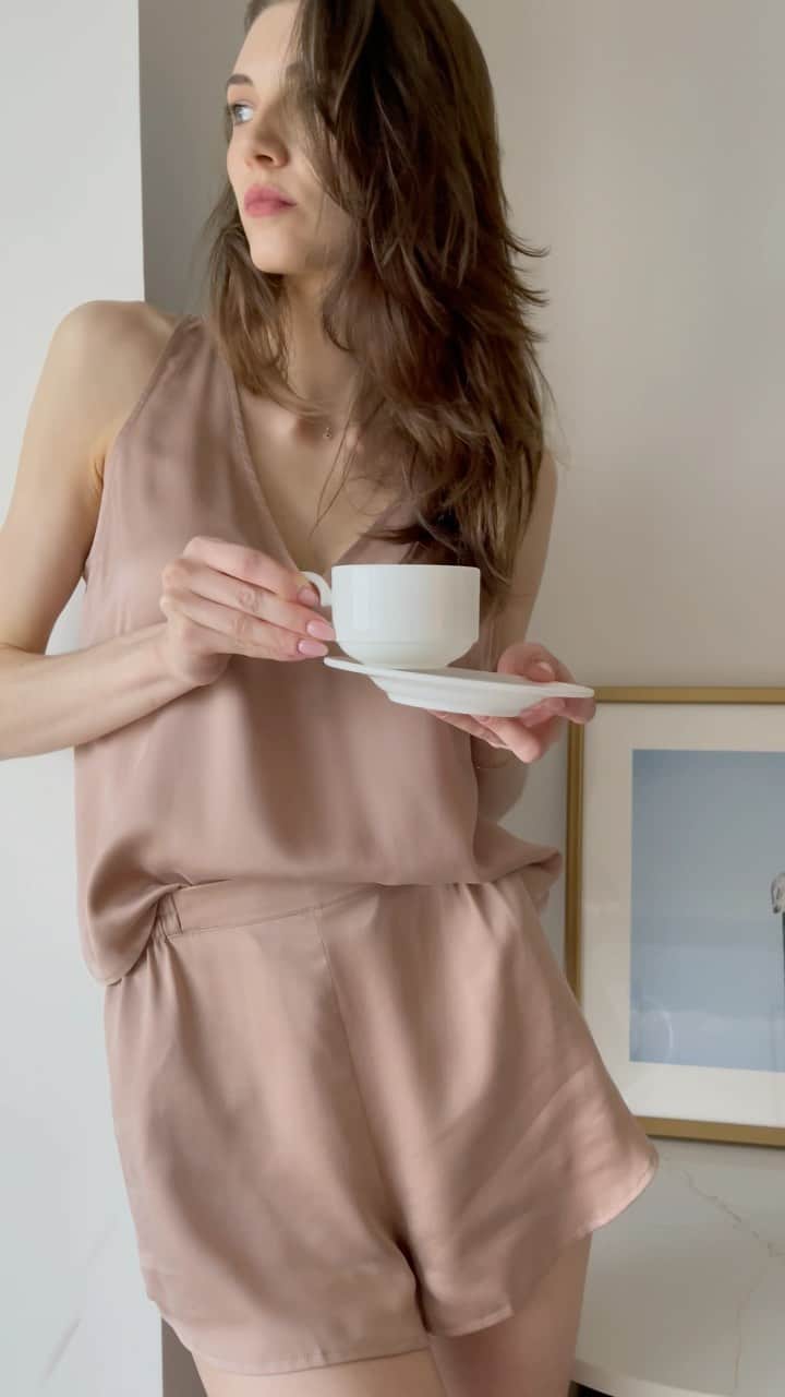 ジャーダン・ミラーのインスタグラム：「#ad upgraded my pj’s with @lunya washable silk. use my code GIFT-JOURDAN20 #goodinbed」