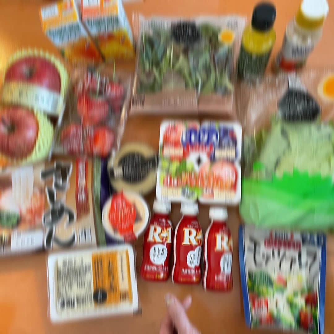 須田亜香里さんのインスタグラム写真 - (須田亜香里Instagram)「. 幸せの最後のいっこ🍓  療養期間に @yuria_kizaki211 がドアの前に栄養つきそうなフルーツや野菜やヨーグルトを買い出しして置いてくれた時の。 おっきいいちご嬉しくて特別な気持ちでひとつひとつ大事に食べたよ。  いつも本当にそばに居てくれる大好きで大切な人！ 甘えることが苦手な私を、自然と遠慮なく甘えさせてくれる天才！ いつも本当にありがとう💓」2月6日 16時32分 - akarisuda