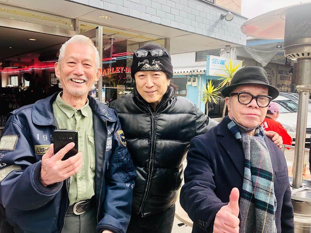 高橋ジョージさんのインスタグラム写真 - (高橋ジョージInstagram)「ハーレーカスタムショップ サンダンス40周年餅つき。ロックンロールの先輩、クールスの秀光さんジェームスさんと。#ハーレーダビッドソン  # サンダンス #クールス＃佐藤秀光 #ジェームス藤木 ＃虎舞竜 ＃高橋ジョージ」2月6日 16時37分 - george_toraburyu