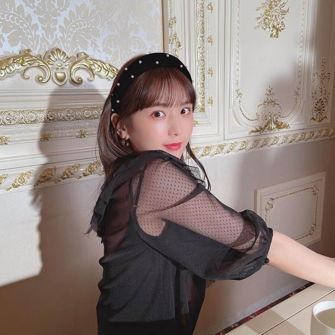 ひよんのインスタグラム：「👸💛  @peche_magazine のオフショット🎀 いつもと違う感じで楽しかった☺️👏 ありがとうございました❤️‍🔥  #ひよん #peche」
