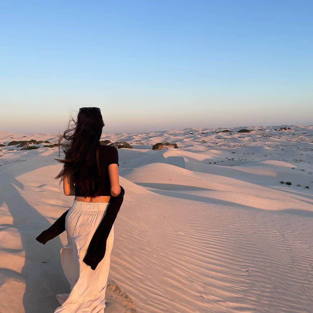 広瀬ななのインスタグラム：「Yanerbie Sand Dunes ・ ・ ・ ・ ・ #sanddunes #eyrepeninsula #yanerbie #southaustralia #オーストラリア #砂丘 #旅の記録」