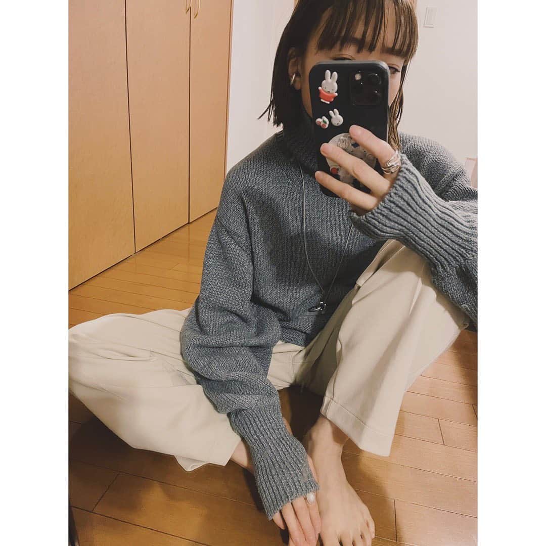 野尻美穂のインスタグラム：「UNIQLO Uのスウェットパンツ最高で黒と2色買いしたんだけど、シルエット伝わらない😇 とにかく着心地とシルエットがおじさんで好き♡  #uniqlo  #uniqlou」