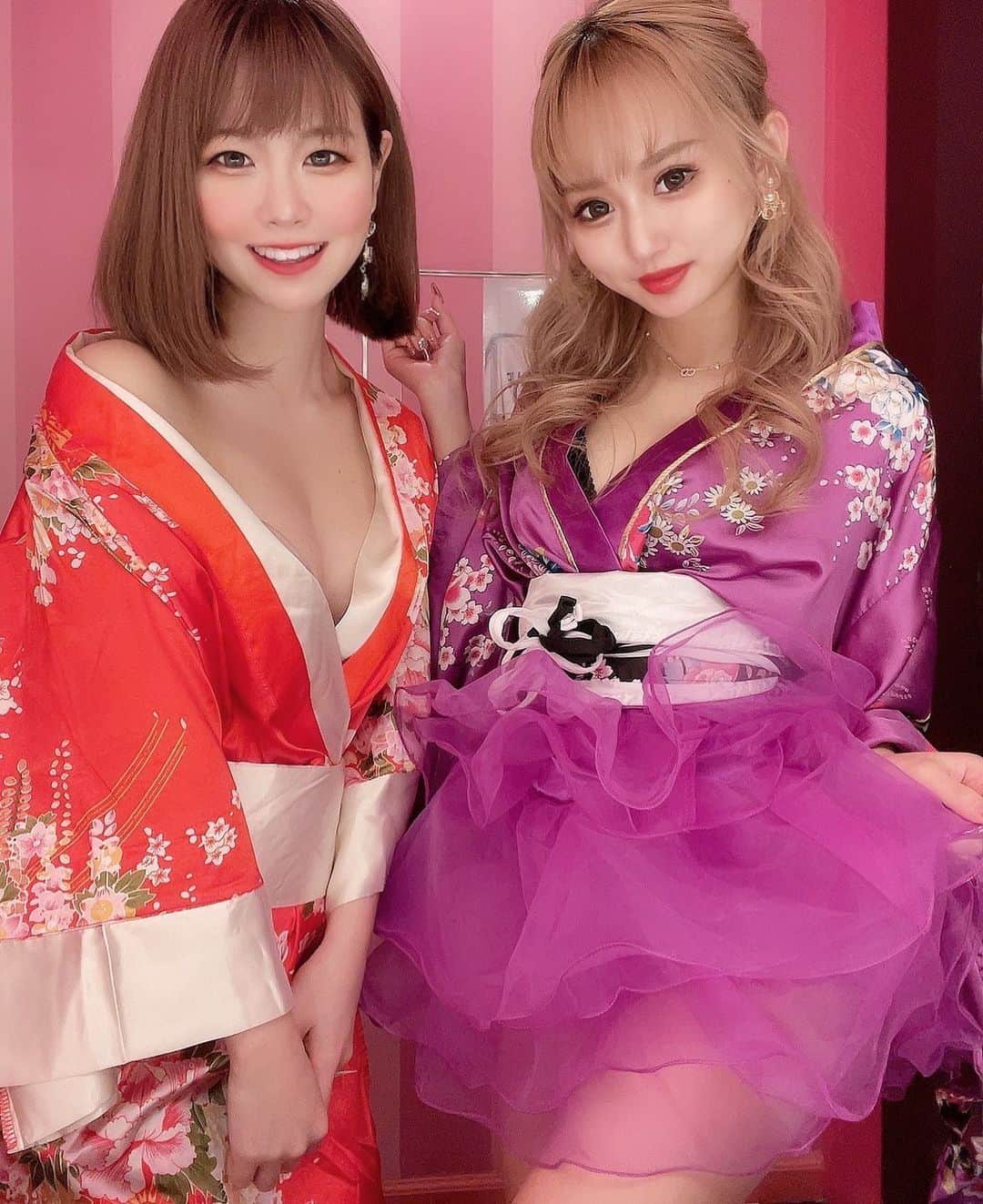 えれなのインスタグラム：「系列店agehaのえりかさん💗最近、入店したらしいのですが、SNSを勉強したいとのことで営業後にわざわざバーレスク来てくださりました🥺✨めっちゃギャル可愛いし、何より熱心ですごく素敵だなぁと思いました❤️是非、皆さんもフォローよろしくお願いします✨ . . #バーレスク大阪#バーレスク大阪えれな  #バーレスク#バーレスク東京 #ショーガール#北新地 #童顔女子#ロリ#ギャル#ロリギャル #エロ可愛い#アイドル #大阪#梅田#コスプレ #キャバクラ#キャバ嬢 #北新地ホステス #北新地キャバクラ #グラビアアイドル #グラビアモデル  #エンタメ活動を止めない  #burlesque#burlesqueosaka #burlesquetokyo#gravureidol  #gravure#idol#japanesegirl」