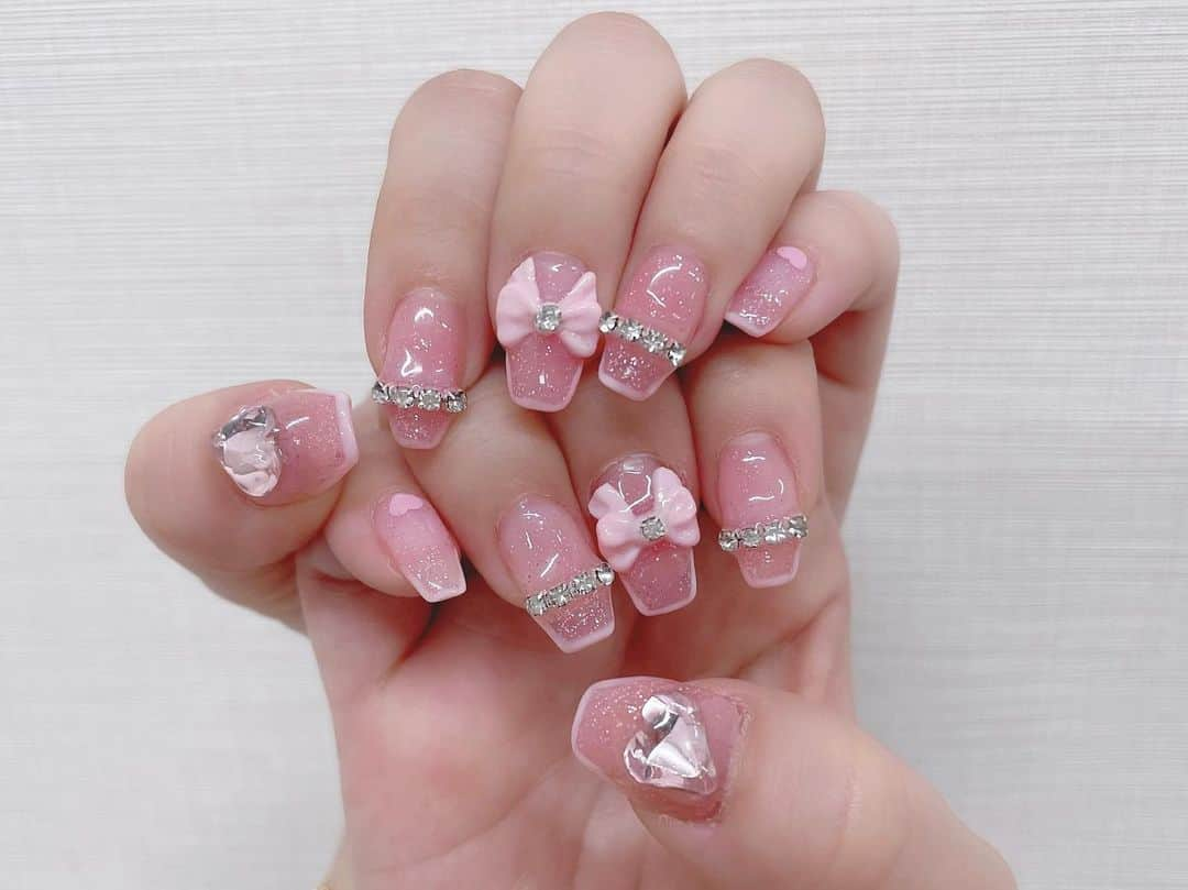 太田里織菜さんのインスタグラム写真 - (太田里織菜Instagram)「. . new nail♡ . #らぶどる #ネイルデザイン #ネイル #nail #marvelousネイル #marvelousnail」2月6日 18時56分 - riopyon1231