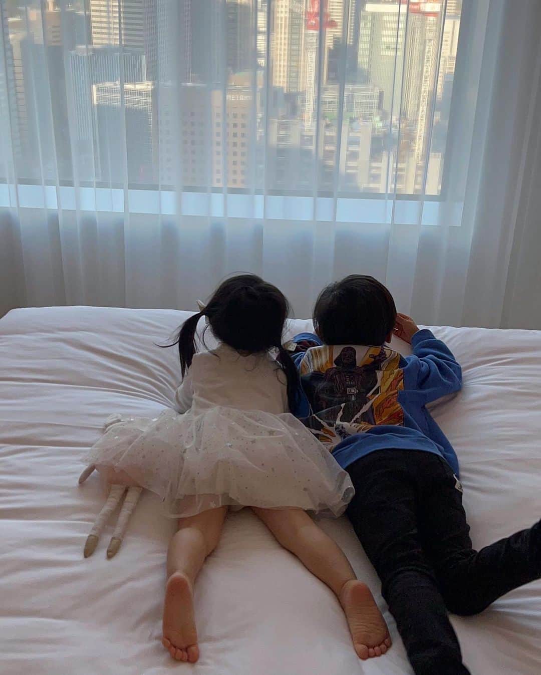 丸林広奈さんのインスタグラム写真 - (丸林広奈Instagram)「仲良しなふたり。♡ ずっとぴったりくっついてまわる…👧」2月6日 19時21分 - hironamarubayashi