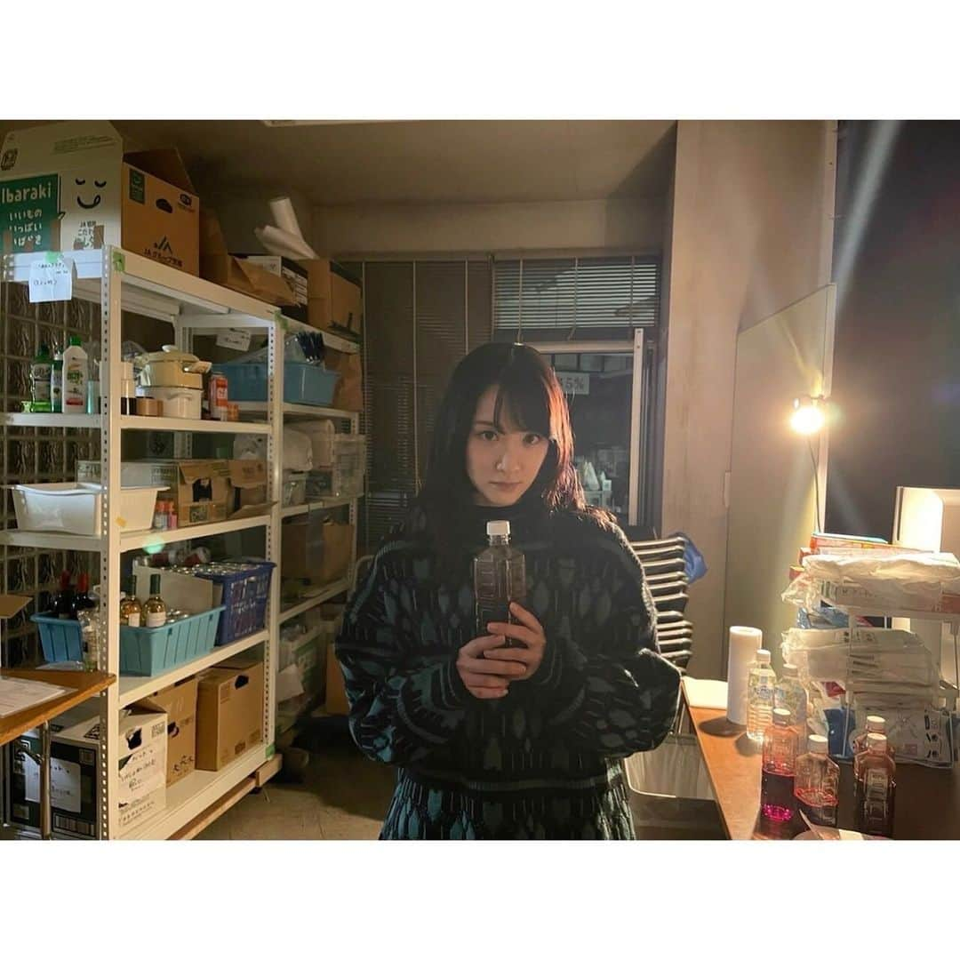 生駒里奈さんのインスタグラム写真 - (生駒里奈Instagram)「. 真犯人フラグの撮影スタジオにて。  ここには様々なシーンで使う小道具達が置いてあります。  自分の役の持ち物や服装は 自分ではなく小道具さんや衣装さん、美術さんなどなどが用意して下さいます。 その物から陽香の事をまた考えて撮影に臨んでいます(*´꒳`*)  だんだんと話が進んで来ましたね！ でも更に謎が深まる事もあったり。  みなさんの考察もヒートアップしてますね(*´꒳`*)！！ 今夜の真犯人フラグもお楽しみに〜！！！  @shinhanninflag_ntv  #真犯人フラグ」2月6日 20時00分 - ikomarina_1229