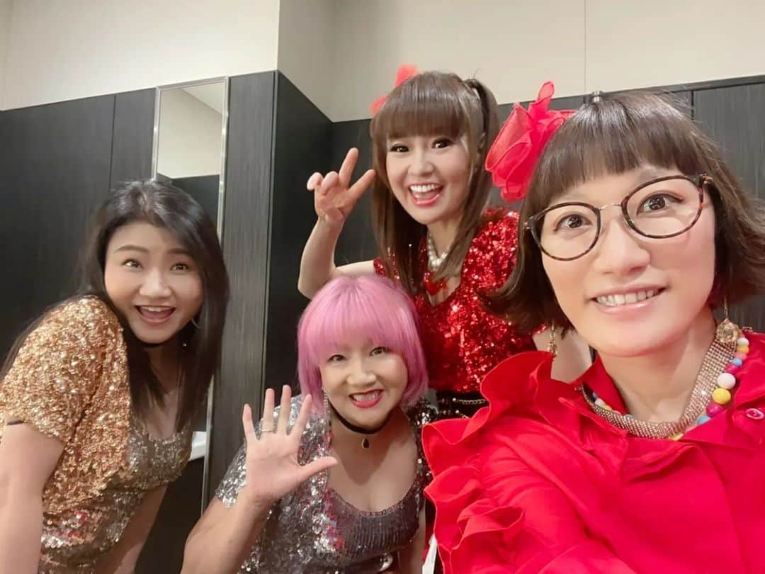 さゆりさんのインスタグラム写真 - (さゆりInstagram)「昨日💖吉本坂46冬眠ラストライブでした〰🥰  #本番直前入りのバタバタだったから🤣 #もっとみんなとお写真撮りたかったぼよ〜🥰 #我がユニット💖 #超濃厚🤣 #スイートモンスター のみんな💖 #忙しいメンバーの集まりで最後まで全員で集まれた事もなく #練習もままならなかったけど🤣 #本番全力で楽しみ🎶 #練習でも和ませてくれるこのユニットで幸せでした〜🥰 #吉本坂の癒やしユニット🥰 #色々助けてもらってありがとです〰 #大好きで尊敬の妹達〰🤣 #そして沢山応援して頂いたお客様〜🤣 #みんなこれからも宜しくにゃん🤩 #かつみさゆり #吉本坂46 #昨日のshowroom生配信の見逃し配信もあるみたいです🥰」2月6日 20時29分 - katsumisayuri_sayuri