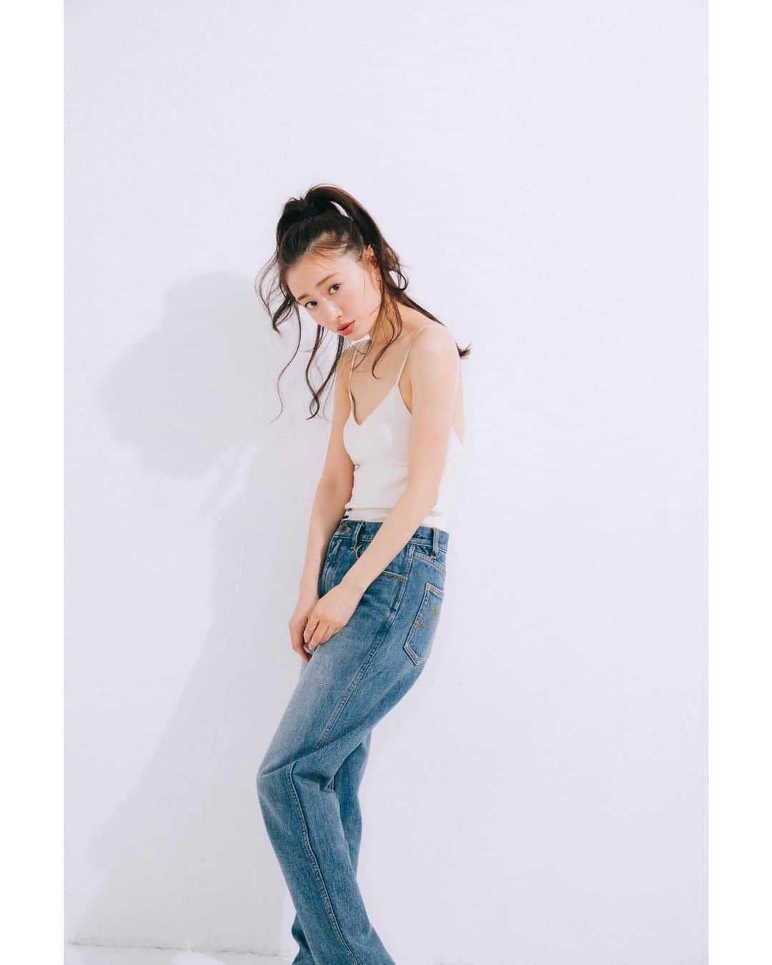 のインスタグラム：「ar 今日は2時間押し…♡ でもたーのし♪ 素敵な週末を♡  👻  Photo #TogeYuzo Hair Makeup #YoshizakiSayoko Styling #MatsushimaAkane #ar @ar_magazine   https://ar-mag.jp/articles/-/9515」