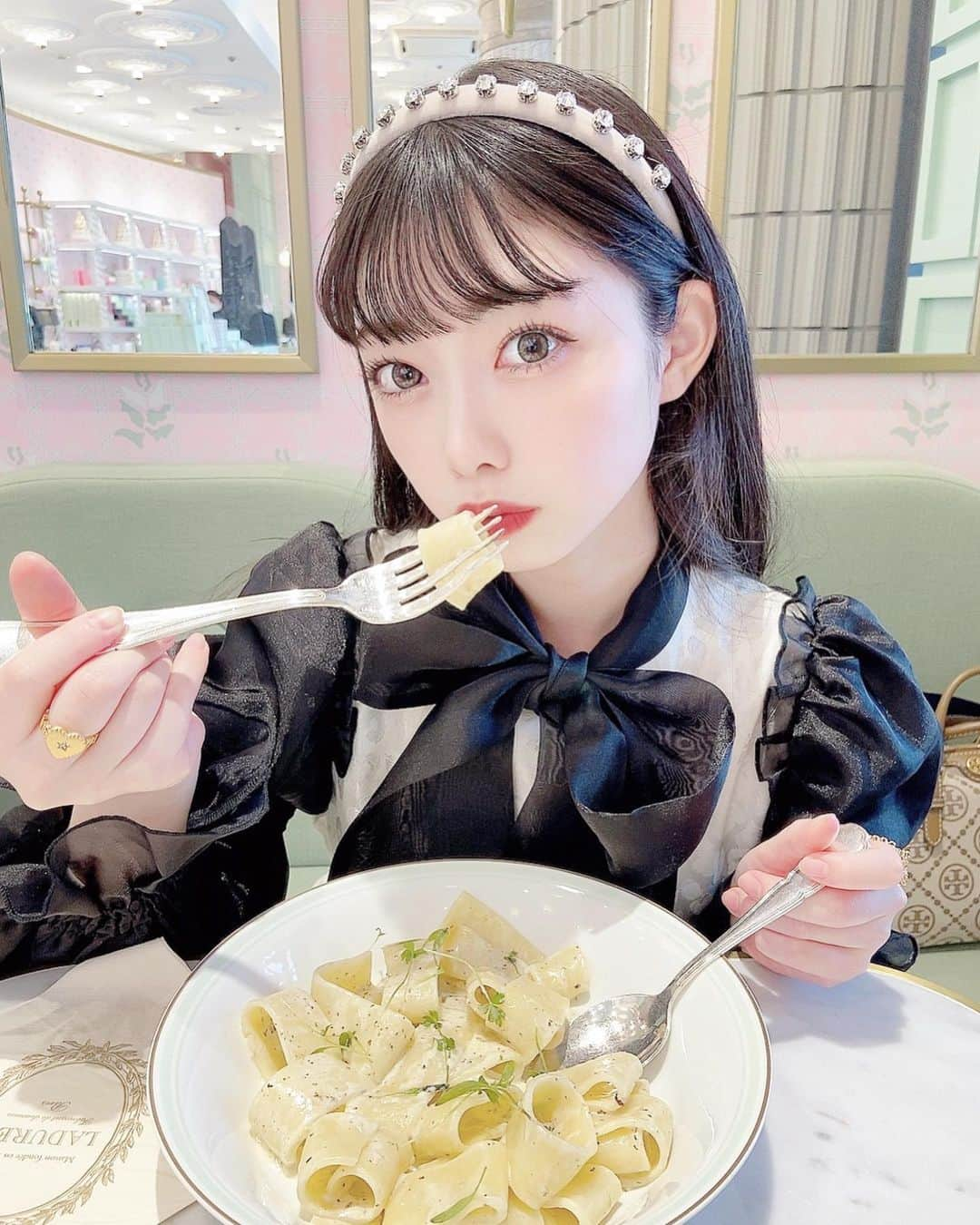  小浜桃奈さんのインスタグラム写真 - ( 小浜桃奈Instagram)「- ̗̀ 🍽𓈒𓂂𓏸 トリュフのクリームパスタが美味しかった🪞」2月6日 20時49分 - momona_kohama