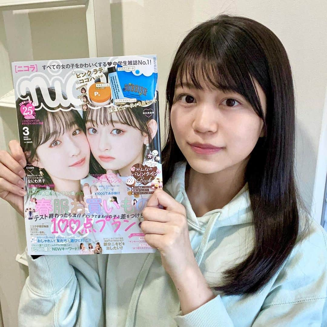 北川花音のインスタグラム：「⁡ 今月のnicolaの付録は 今の季節にぴったりな保湿アイテムです🧤 是非、使ってみてくださーい！ ⁡ #ニコラ  #nicola  #ニコラ3月号発売中  #北川花音」